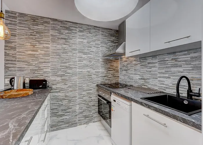 Cute In Valley أذيخي