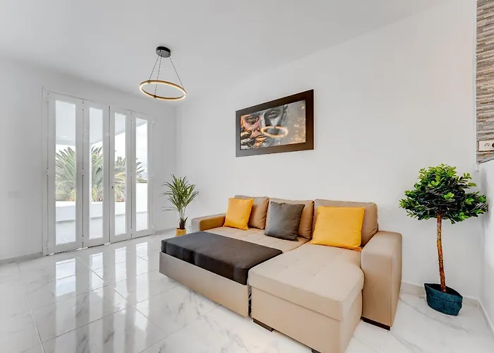 Cute In Valley * Costa Adeje (Tenerife)